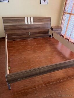 Postel 180x200, matrac a rosty