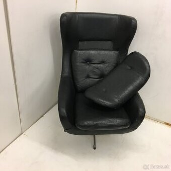 Velke retro kozenkove otocne kreslo usiak Up Zavody