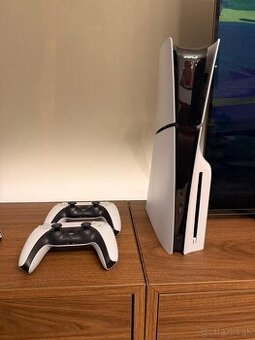 PlayStation 5 Slim + Extra DualSense controller