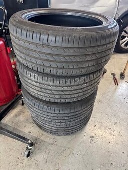 Hankook 225/45r17 letne dezén cca 5,5 mm