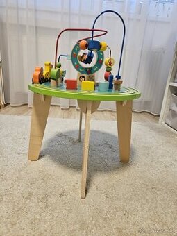 Drevený hrací stolík