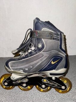 dámske kolieskové korčule Nike.