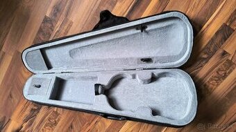 Predám pevný obal na husle.