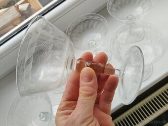 sklenené poháre na aperitív