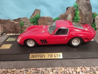 Prodám model 1:12 Ferrari 250GTO 1962