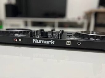 Numark Mixtrack PRO FX