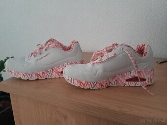 Tensky Skechers Uno