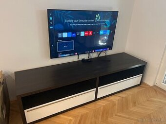 Stolík pod TV