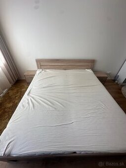 Predám manželskú posteľ + matrace + nočné stolíky