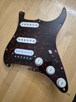Origina USA Fender pickguard osadeny