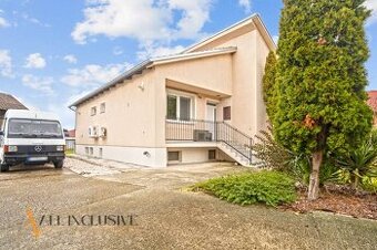 ALL INCLUSIVE | NA PREDAJ 7-IZBOVÝ RODINNÝ DOM S TROJGARÁŽOU
