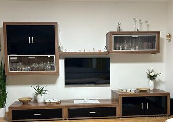 Predám zachovalu obyvaciu stenu