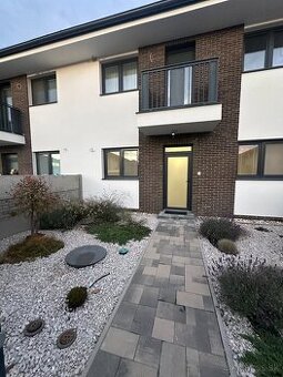 Prenájom, 3 izbový byt so záhradou, Veľké Úľany