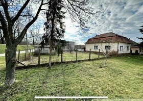 Rodinný dom s veľkým pozemkom na lukratívnom mieste - 1