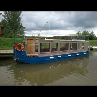 Výletná motorová osobná loď