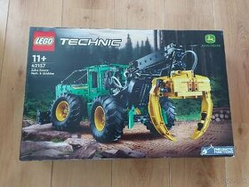 LEGO Technic 42157 Lesní traktor John Deere