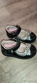 Topánky pre dievčatko (HM, Skechers),, číslo od 21