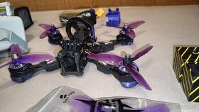 FPV dron - Eachine wizzard x220 v2 kit s príslušenstvo