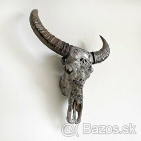 Skull Art – Veľká, ručne vyrezávaná lebka byvola, 74 cm