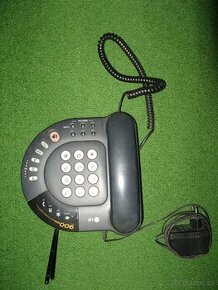 Staré funkčné slúchadlové telefóny