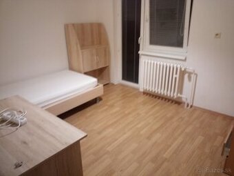 Samostatna izba s balkonom