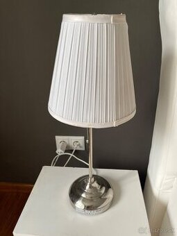 ÅRSTID Stolová lampa, strieborná/biela