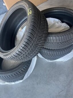 Pirelli Winter Sottozero 245/40 R20 275/35 R20