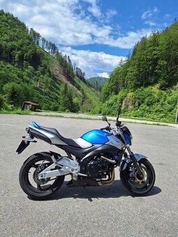 Suzuki gsr 600