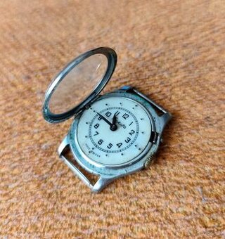 Starožitné hodinky Raketa