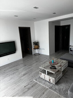 Na prenájom priestranný 3-izb. - 80m² byt s balkónom v Lomni