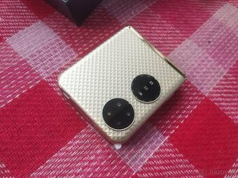 Nový vyklapaci mobilný telefón