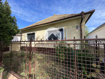 Reality KOMPLEX s.r.o. Vám ponúka NA PREDAJ rodinný dom vo V - 1