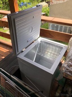 Mraziaci box 142L