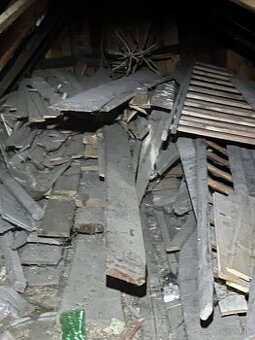 Darujem za odvoz fosne,dosky,hranoly z povale       z