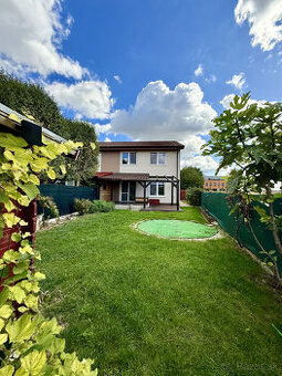 Krásny 5-izbový dvojdom, 4x parkovanie, klimatizácia, pergol