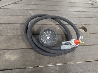 Sada na meranie tlaku oleja v motore vhodne na všetky stroje