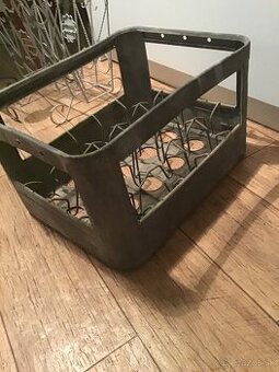 STARá KOVOVá PREPRAVKA MEVA