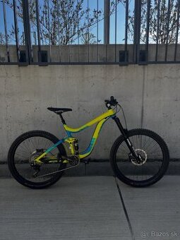 Celoodpružený horský bicykel Giant Reign 27,5”