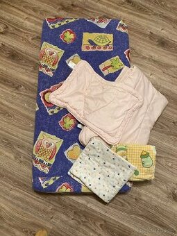 Drevená postieľka s celým prislusenstvom