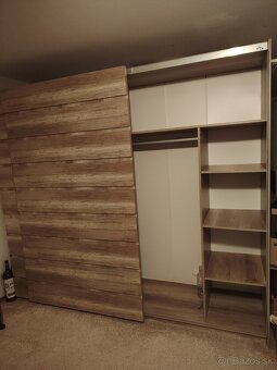 Šatníková skriňa, Prešov okolie