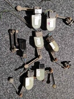 Snímač nastavenia výšky xenónov VW Touareg 7l