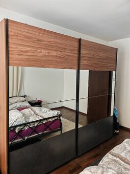 Šatníková skriňa