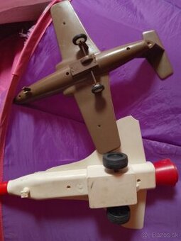 Staré hračky lietadlá