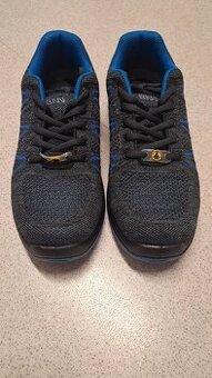 Pracovná obuv s ochrannou špicou