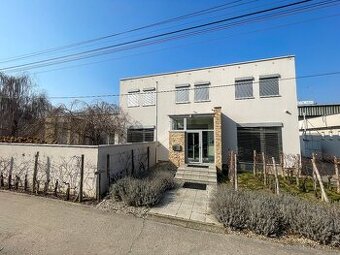 Polyfunkčná budova na predaj, Vráble