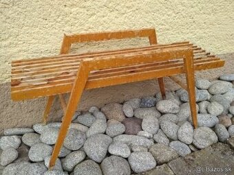 Retro drevený stojan na kvety