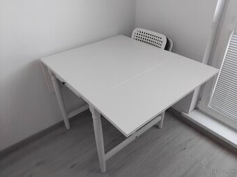 Rozkladací kuchynský stôl + 2 stoličky