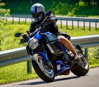 Ducati Diavel 1200 r.v 2011