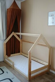 Detská posteľ 160x80cm - domček + matrac