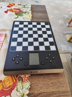 Šachový počítač ChessGenius Pro